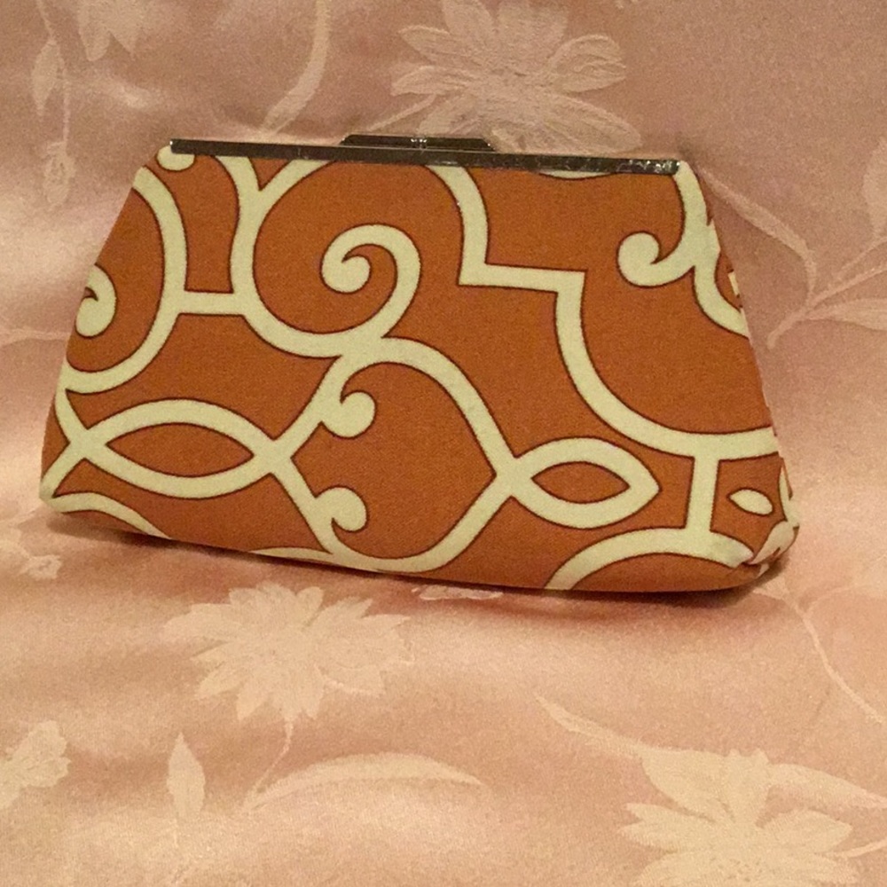 Cute unused no name clutch